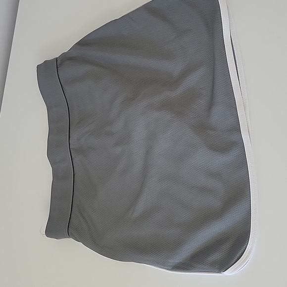 Izod golf skort - Picture 2 of 2